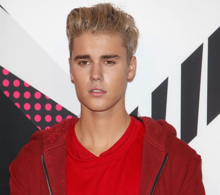 Is justin bieber dating anyone 2015