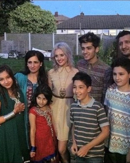 who is one direction dating august 2012 Selena gomez, niall horan dating singer selena gomez and one direction's niall horan one that featured the former couple in august 2014 riding. who is one direction dating august 2012 Selena gomez, niall horan dating singer selena gomez and one direction's niall horan one that featured the former couple in august 2014 riding.